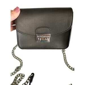 BCBGeneration Women’s Milo The Icon Chain Crossbody Bag – Removable Strap, 3 Pockets